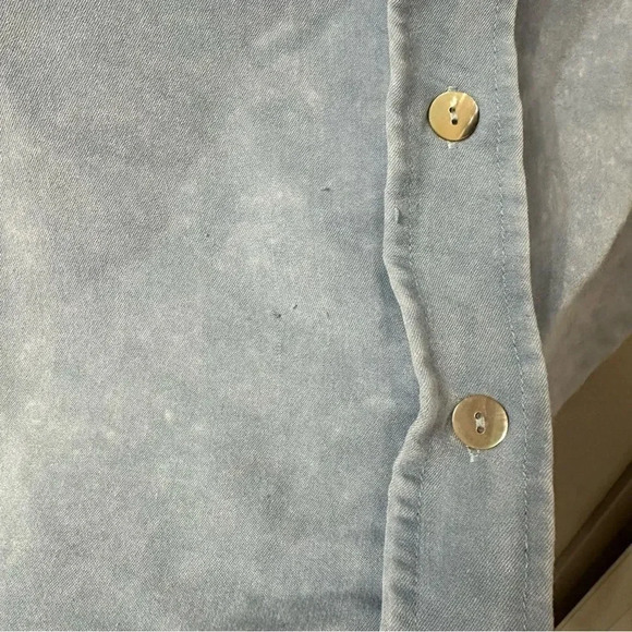 VICI Collection Chambray Button-Up Shirt Size Medium - Picture 5 of 7